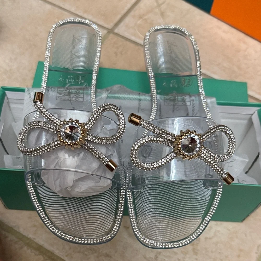 Lauren Lorraine Crystal Embellished Jelly Silver Sandals NEW in Box Size 8.5